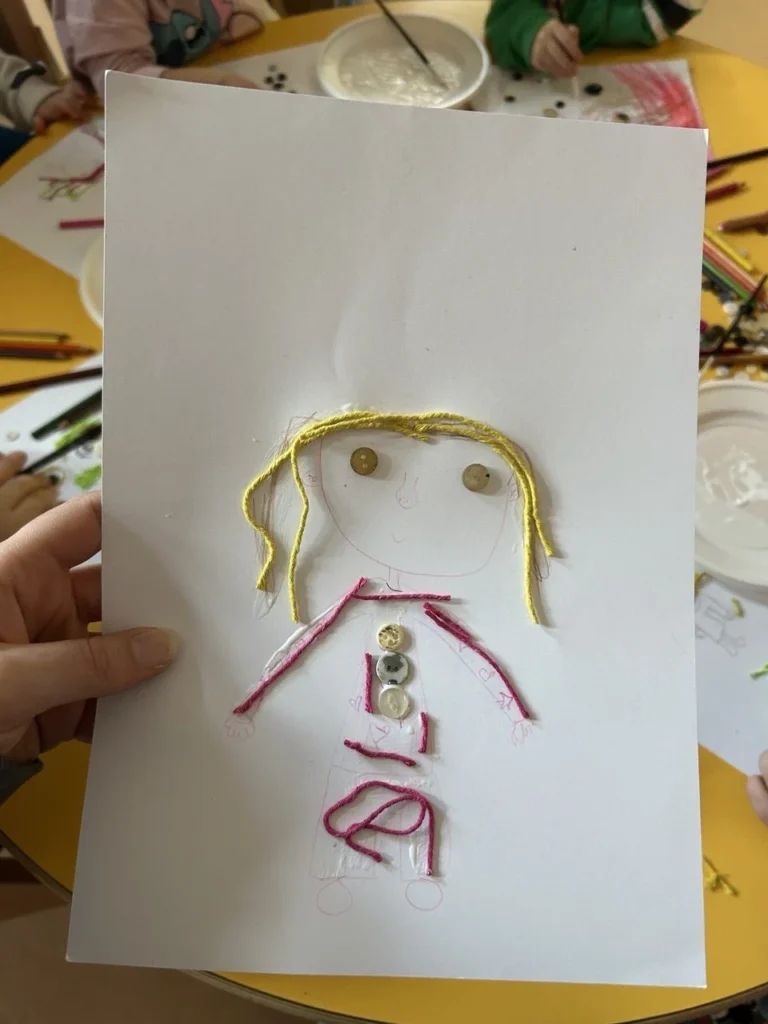 La bambina dai capelli gialli